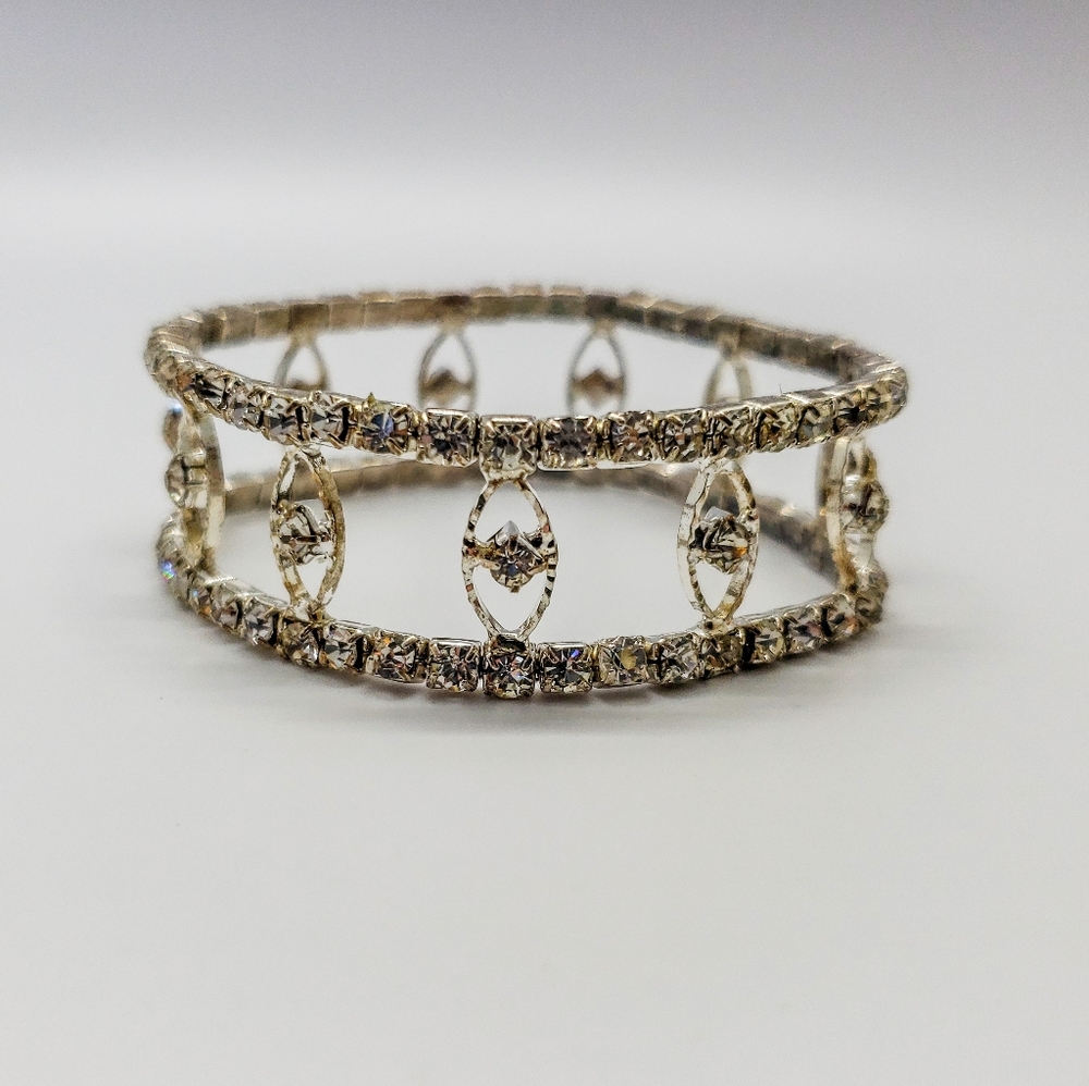 Multi Layers Clear Crystals Stretch Bracelet